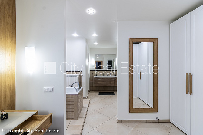 Дом во дворе, реновированный дом, количество квартир в здании 11 шт., закрытый двор, Рига - изображение 16