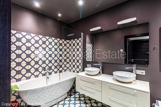 Фасадный дом, реновированный дом, поменянное покрытие крыши, благоустроенная Рига - изображение 16