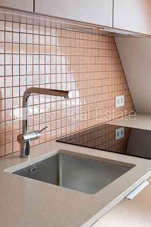 Фасадный дом, реновированный дом, благоустроенный озеленённый двор, закрытый Рига