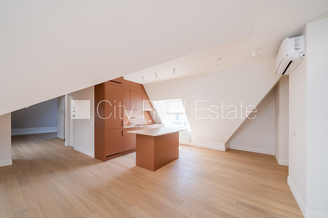 Фасадный дом, реновированный дом, благоустроенный озеленённый двор, закрытый Рига - изображение 1