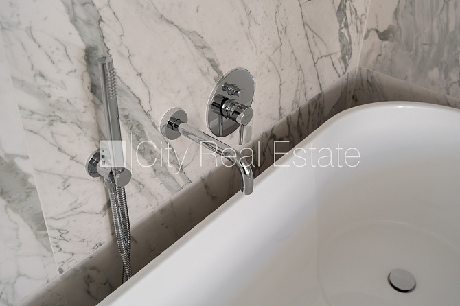 Фасадный дом, реновированный дом, благоустроенный озеленённый двор, закрытый Рига - изображение 15