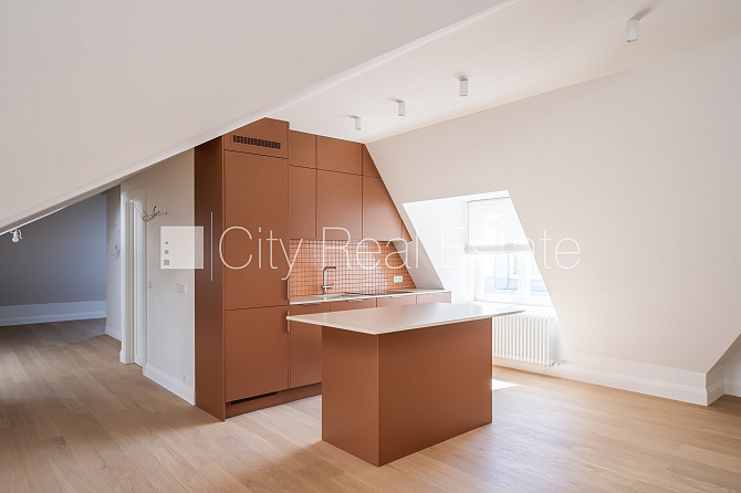 Фасадный дом, реновированный дом, благоустроенный озеленённый двор, закрытый Рига - изображение 2