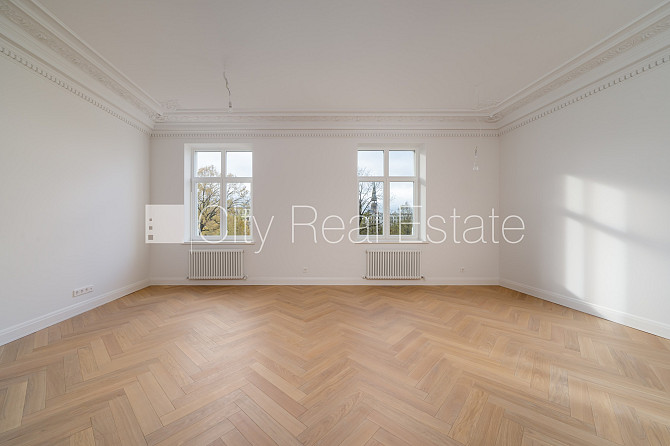 Фасадный дом, реновированный дом, благоустроенный озеленённый двор, вход с улицы, Рига - изображение 5