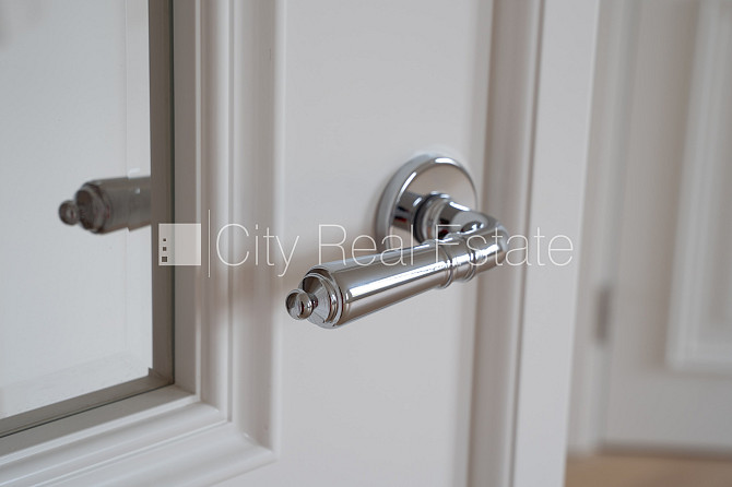 Фасадный дом, реновированный дом, благоустроенный озеленённый двор, вход с улицы, Рига - изображение 11