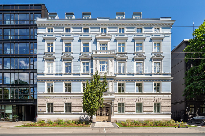 Фасадный дом, реновированный дом, благоустроенный озеленённый двор, вход с улицы, Рига - изображение 1