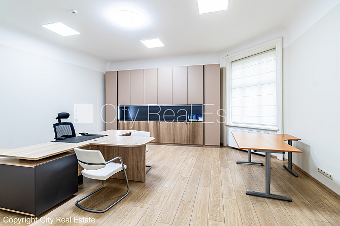 Дом во дворе, реновированный дом, вход со двора, терасса, окна выходят во двор, Рига - изображение 12