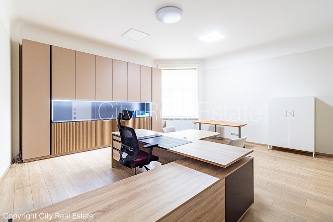 Дом во дворе, реновированный дом, вход со двора, терасса, окна выходят во двор, Рига - изображение 14