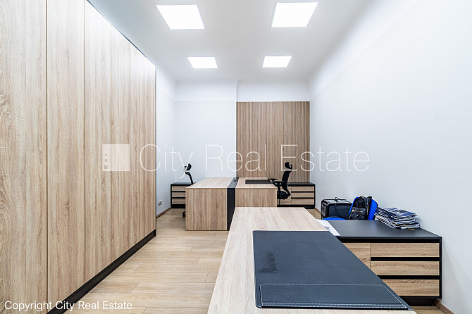 Дом во дворе, реновированный дом, вход со двора, терасса, окна выходят во двор, Рига - изображение 10