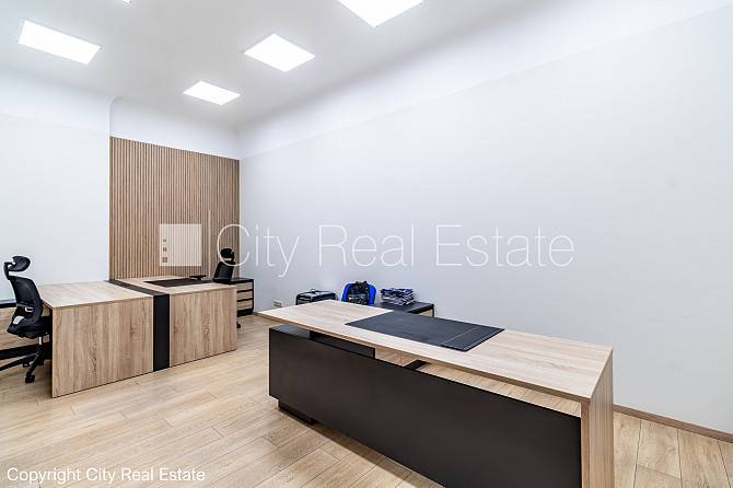 Дом во дворе, реновированный дом, вход со двора, терасса, окна выходят во двор, Рига - изображение 9