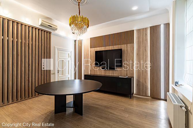 Дом во дворе, реновированный дом, вход со двора, терасса, окна выходят во двор, Рига - изображение 1