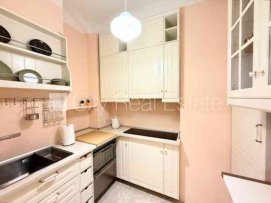 Дом во дворе, реновированный дом, благоустроенная озеленённая территория, Rīga