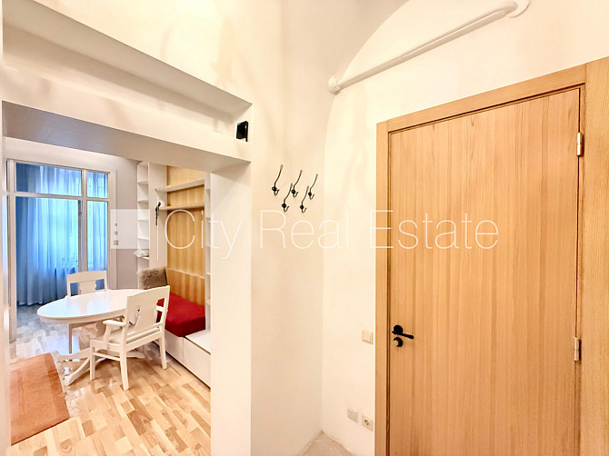 Pagalma māja, renovēta māja, labiekārtota apzaļumota teritorija, slēgts pagalms, teritorijas Rīga - foto 18