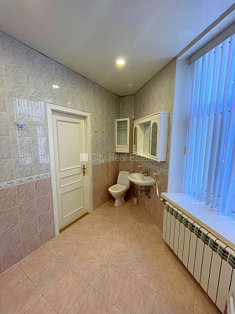 Здание во дворе, закрытый двор, вход со двора, окна выходят во двор, количество Рига - изображение 17