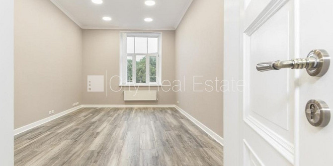 Fasādes māja, renovēta māja, ieeja no ielas, logi vērsti uz pagalma pusi, logi vērsti uz Rīga - foto 7