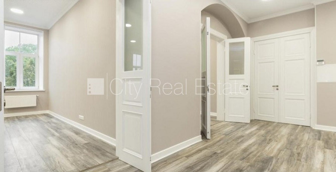 Fasādes māja, renovēta māja, ieeja no ielas, logi vērsti uz pagalma pusi, logi vērsti uz Rīga - foto 1