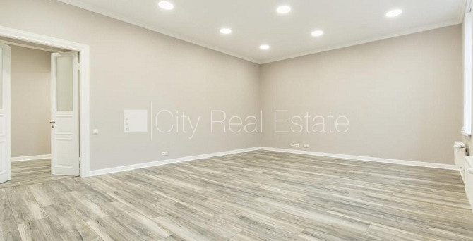 Fasādes māja, renovēta māja, ieeja no ielas, logi vērsti uz pagalma pusi, logi vērsti uz Rīga - foto 4