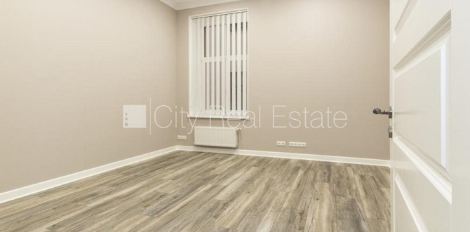 Fasādes māja, renovēta māja, ieeja no ielas, logi vērsti uz pagalma pusi, logi vērsti uz Rīga - foto 8