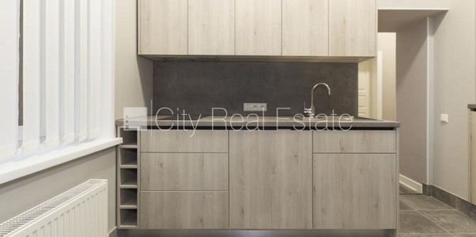 Fasādes māja, renovēta māja, ieeja no ielas, logi vērsti uz pagalma pusi, logi vērsti uz Rīga - foto 14