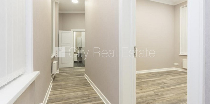 Fasādes māja, renovēta māja, ieeja no ielas, logi vērsti uz pagalma pusi, logi vērsti uz Rīga - foto 11