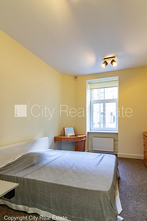 Фасадный дом, реновированный дом, вход с улицы, лестничная клетка после Рига - изображение 12