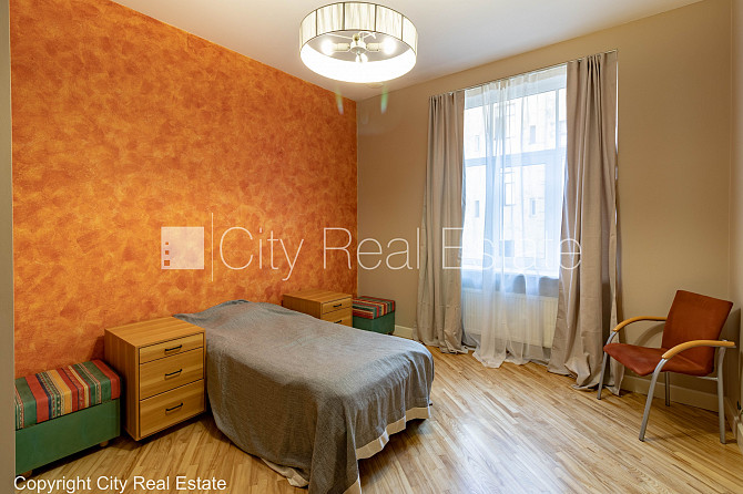 Фасадный дом, реновированный дом, вход с улицы, лестничная клетка после Рига - изображение 8