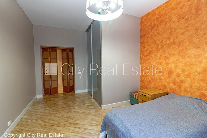 Фасадный дом, реновированный дом, вход с улицы, лестничная клетка после Рига - изображение 9