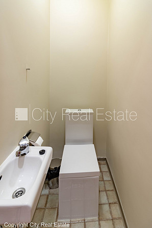 Фасадный дом, реновированный дом, вход с улицы, лестничная клетка после Рига - изображение 19