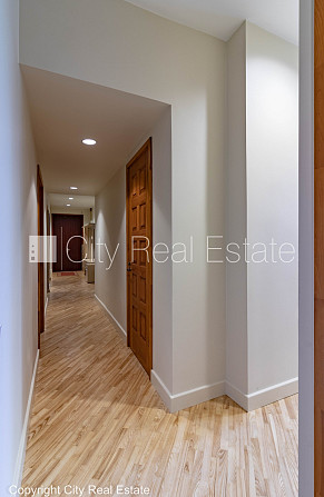 Фасадный дом, реновированный дом, вход с улицы, лестничная клетка после Рига - изображение 20