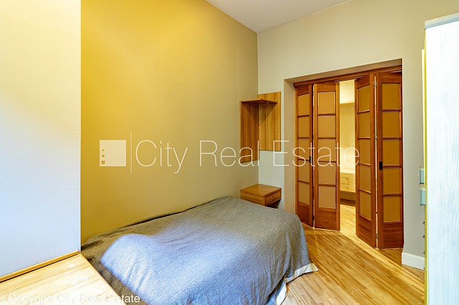 Фасадный дом, реновированный дом, вход с улицы, лестничная клетка после Рига - изображение 7