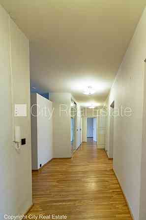 Фасадный дом, реновированный дом, поменянное покрытие крыши, возможность аренды Рига