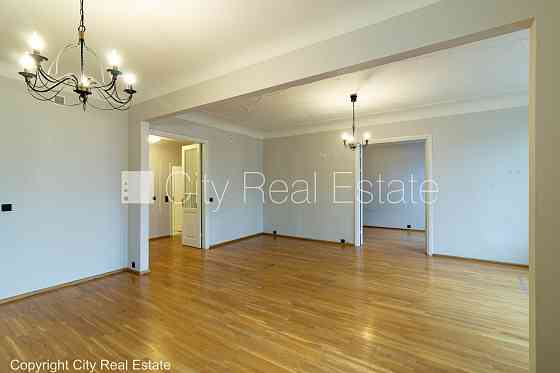 Фасадный дом, реновированный дом, поменянное покрытие крыши, возможность аренды Рига