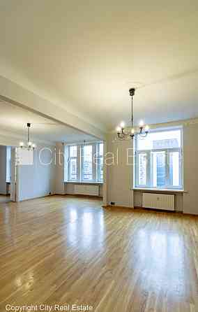 Фасадный дом, реновированный дом, поменянное покрытие крыши, возможность аренды Рига