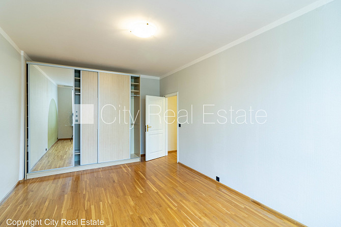 Фасадный дом, реновированный дом, поменянное покрытие крыши, возможность аренды Рига - изображение 12