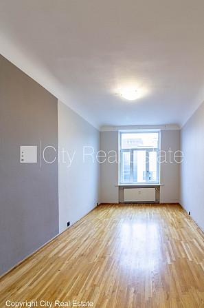 Фасадный дом, реновированный дом, поменянное покрытие крыши, возможность аренды Рига - изображение 11