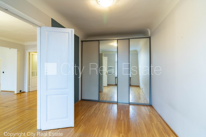 Фасадный дом, реновированный дом, поменянное покрытие крыши, возможность аренды Рига - изображение 8