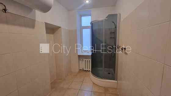 Реновированный дом, закрытый двор, лифт, лестничная клетка после капитального Рига