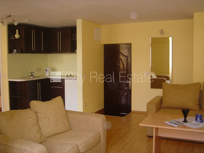 Šo dzīvokli izīrē pa diennaktīm (īstermiņa īre), īres cena sludinājumā norādīta par Rīga - foto 1