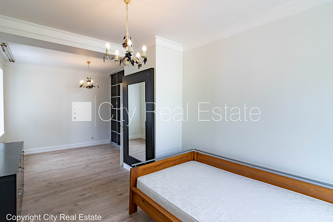 Частный дом, реновированный дом, место для машины, стоянка территории покрыта Рига - изображение 19