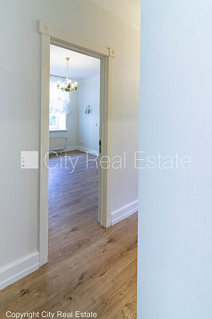 Частный дом, реновированный дом, место для машины, стоянка территории покрыта Рига - изображение 15