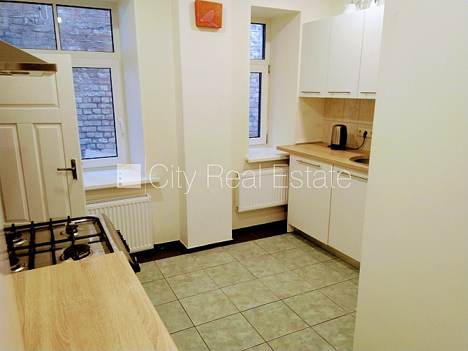 Beletāža, ir lifts, istabas izolētas 3 gab., viesistaba, viena telpa caurstaigājama, centrālā Rīga - foto 12