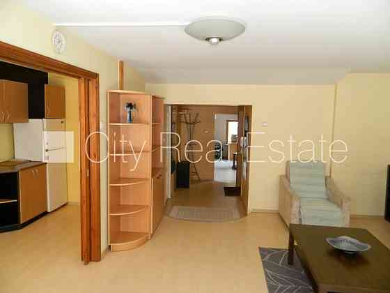 Фасадный дом, реновированный дом, вход с улицы, лестничная клетка после Rīga