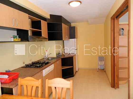 Фасадный дом, реновированный дом, вход с улицы, лестничная клетка после Rīga