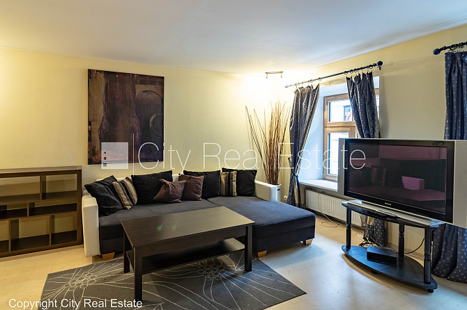 Fasādes māja, renovēta māja, ieeja no ielas, kāpņu telpa pēc kosmētiskā remonta, logi Rīga - foto 13