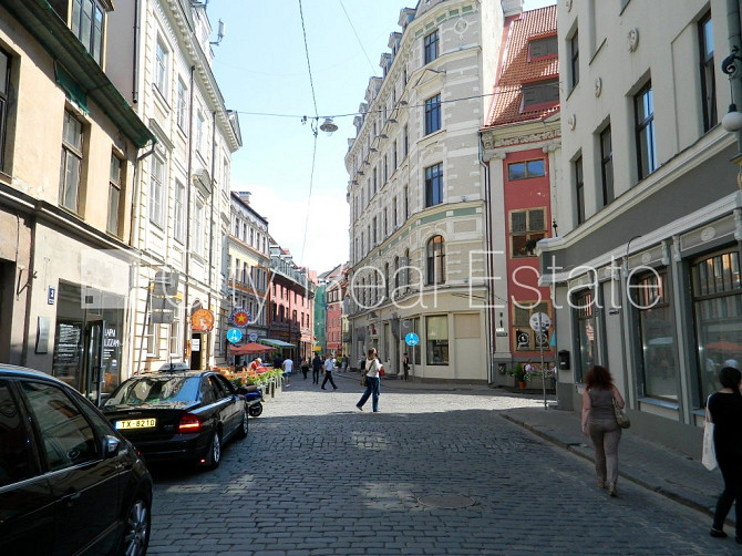 Fasādes māja, renovēta māja, ieeja no ielas, kāpņu telpa pēc kosmētiskā remonta, logi Rīga - foto 12