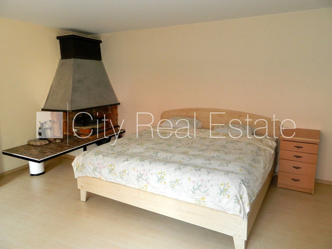 Fasādes māja, renovēta māja, ieeja no ielas, kāpņu telpa pēc kosmētiskā remonta, logi Rīga - foto 7