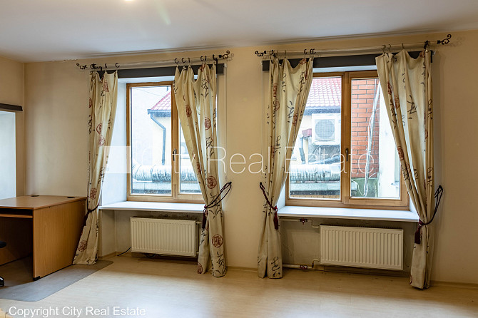 Fasādes māja, renovēta māja, ieeja no ielas, kāpņu telpa pēc kosmētiskā remonta, logi Rīga - foto 19