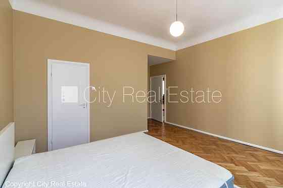 Новостройка, фасадный дом, благоустроенная озеленённая территория, закрытый Rīga