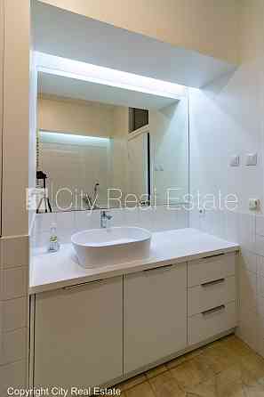 Новостройка, фасадный дом, благоустроенная озеленённая территория, закрытый Rīga