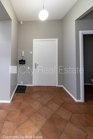 Новостройка, фасадный дом, благоустроенная озеленённая территория, закрытый Рига - изображение 11