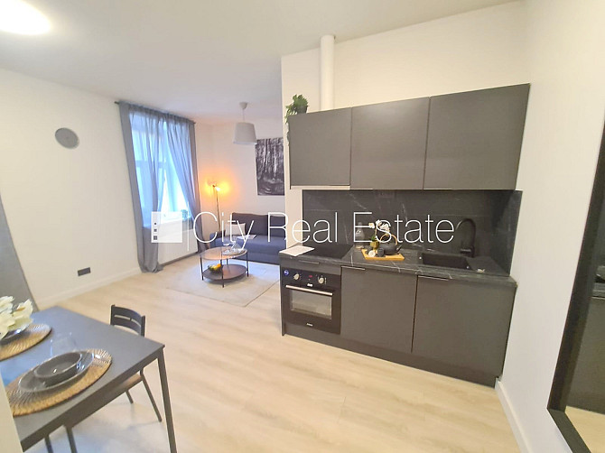 Фасадный дом, реновированный дом, закрытый двор, вход с улицы и со двора, Рига - изображение 9